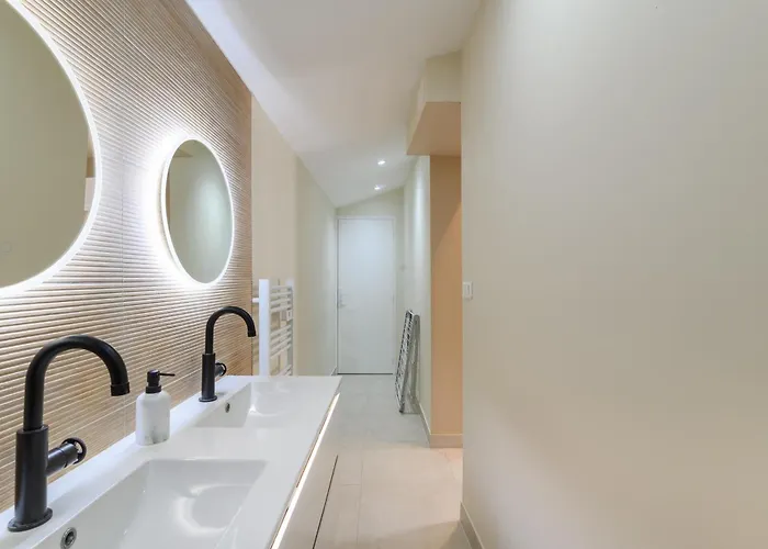 Appartement Les Pierres Dorees - Moderne & Confort *