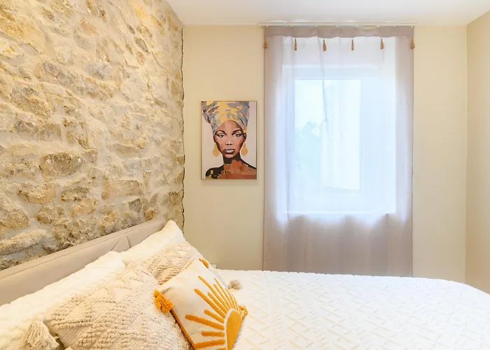 Appartement Les Pierres Dorees - Moderne & Confort *